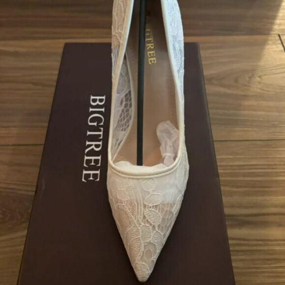 White lace heels - Picture 1 of 2